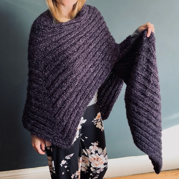 💋Hand knitted shawl - Picture 1 of 4